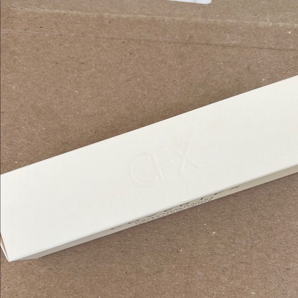 NIB Cover FX Radiant Start Hydrating Moisturizer shade 2 - Picture 4 of 4